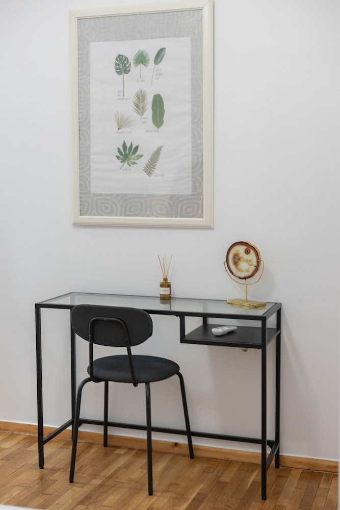 Fresh 2 Bdrm Apt in Koukaki