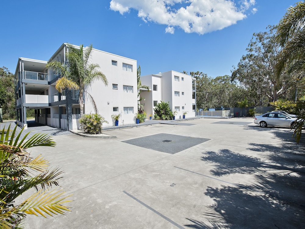 Hotel Shoal Bay Beachclub Apartments - Image 1