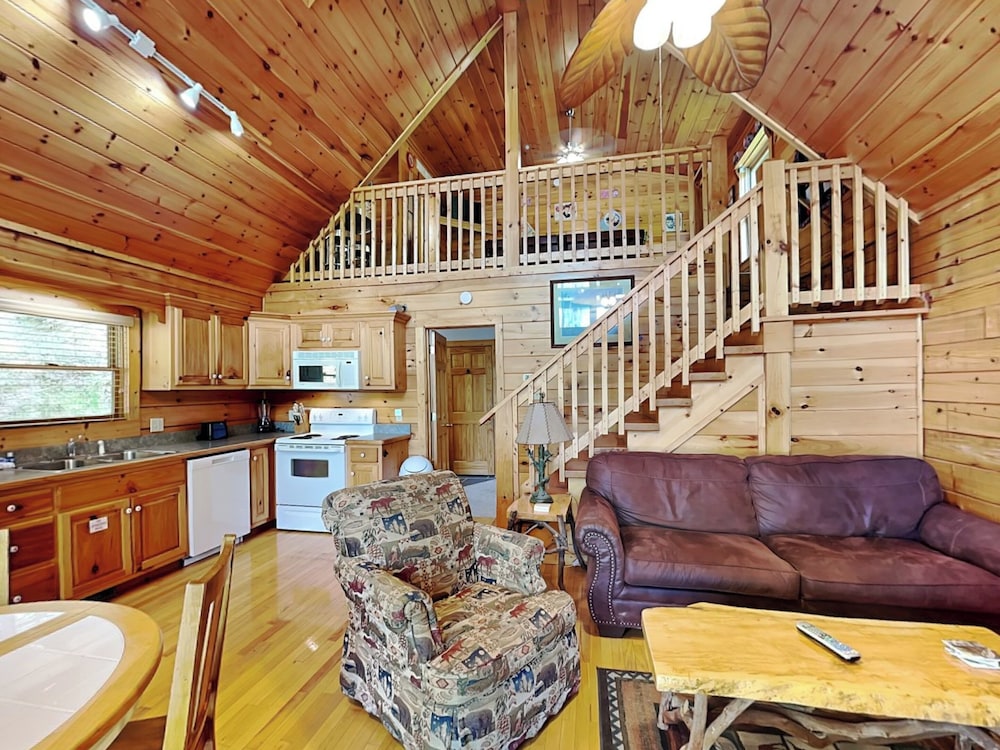 Hugs 'N Kisses by Jackson Mountain Rentals