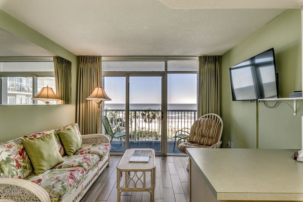 Sea Watch Resort by Condo-World