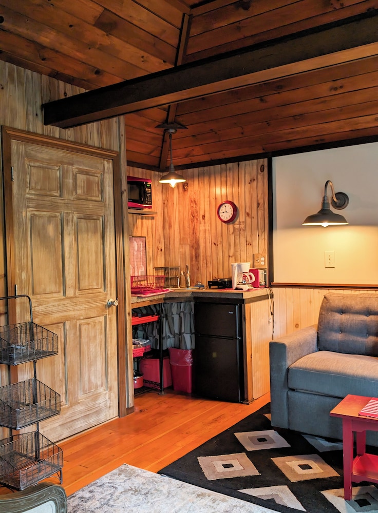 Hinckleys Dreamwood Cottages