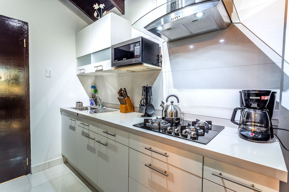Apartment With Charming Patio+ BBQ Near Beach! Free Util's view 3
