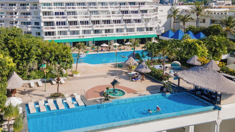 Hotel Andaman Beach Suites Hotel - Image 1