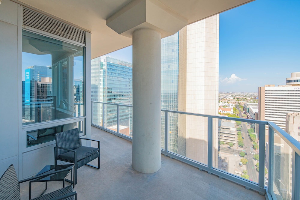 ROVE LIVING/KL - 44 Monroe