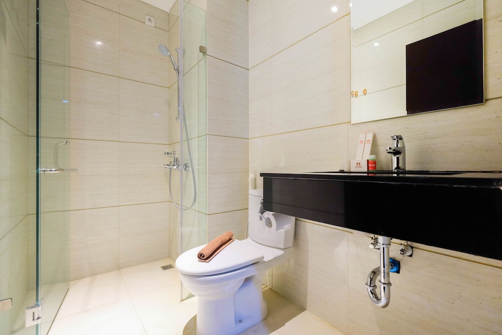 Minimalist Style Studio Brooklyn Apartment near IKEA Alam Sutera view 4