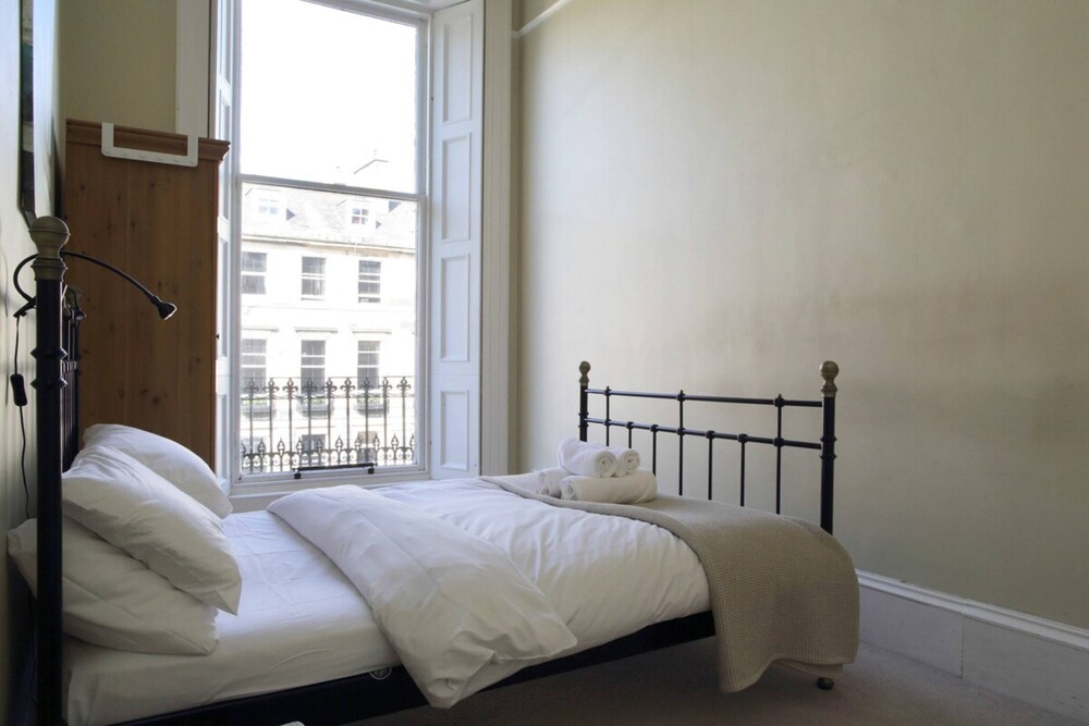 Grand New Town 2 Bedroom in Central Edinburgh