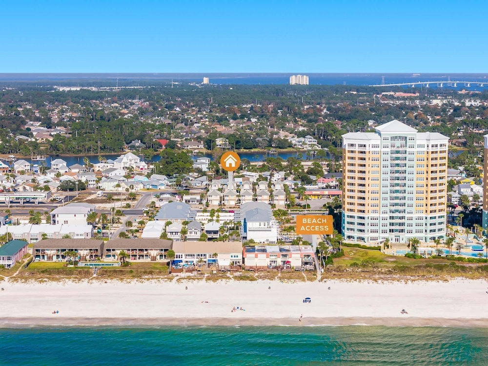 Palm Breeze Retreat Sleeps 10!