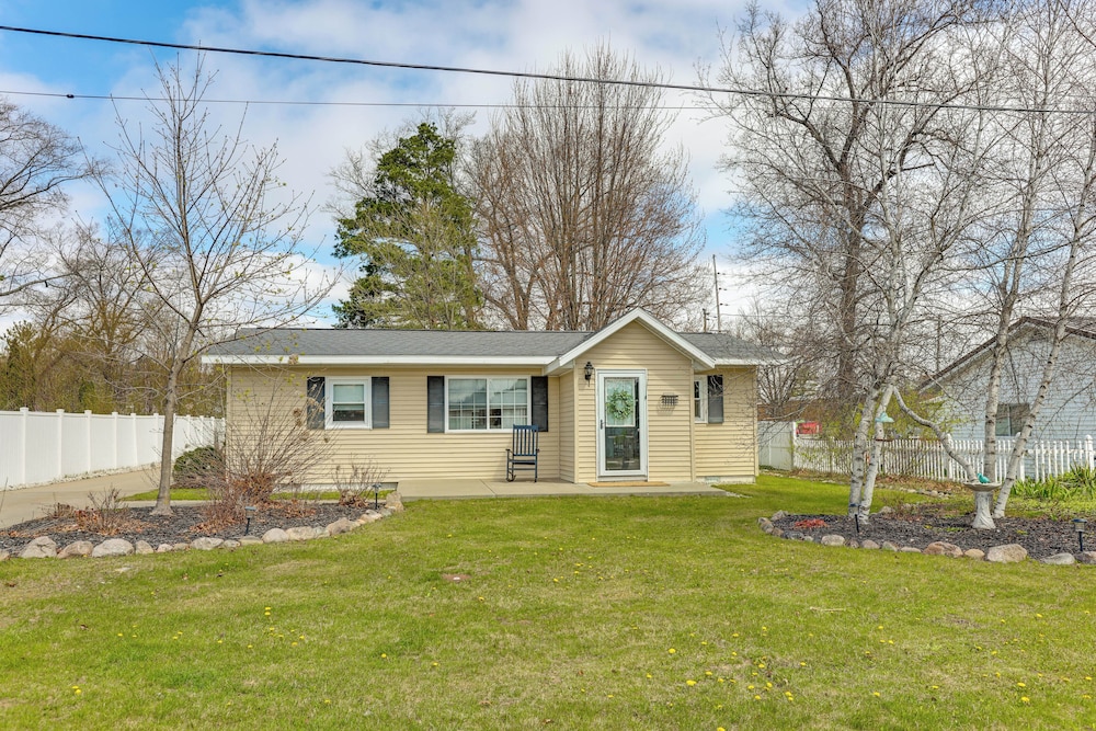 1 Mi to Wilson State Park: Harrison Home w/ Yard!
