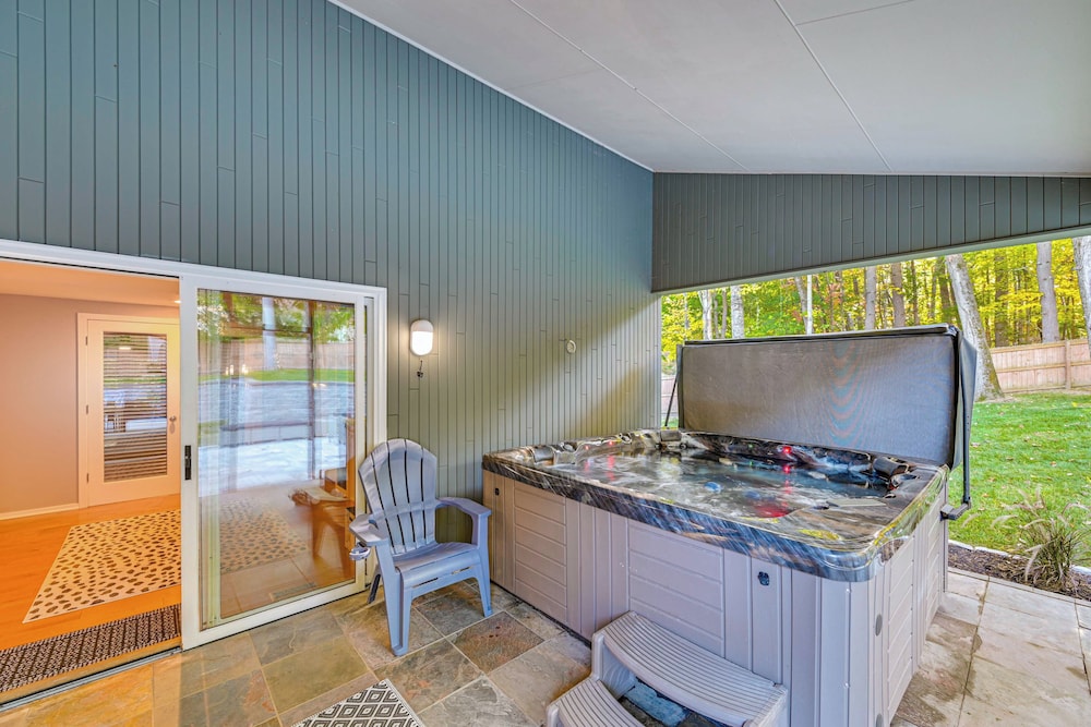 2 Mi to Six Flags: Lake George Home w/ Large Patio