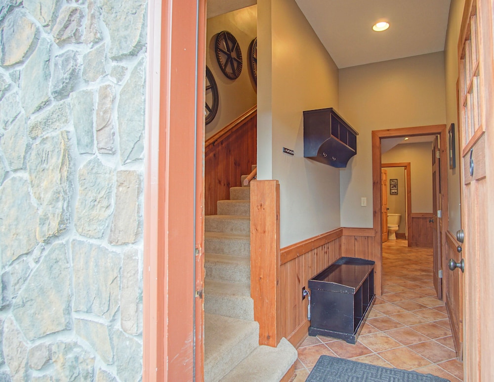 Shays Landing #6: 4 Bedrooms, 4.5 Bath: Pvt Hot Tub, Slope Side