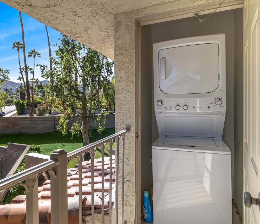 Stylish Condo With Panoramic View Community Pool