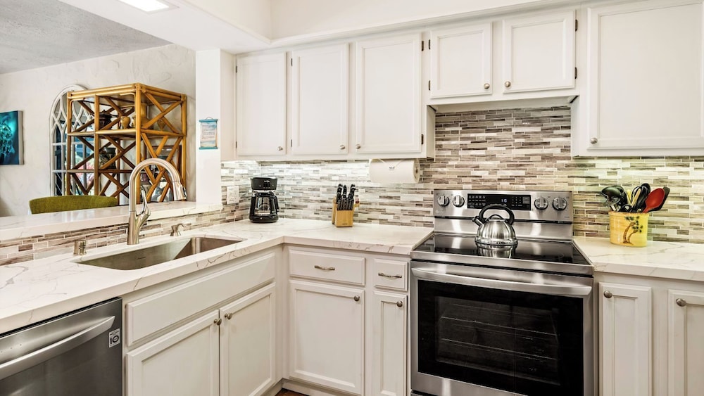 Newly Remodeled - Ocean View - AC - Ground Floor - Vrkcv