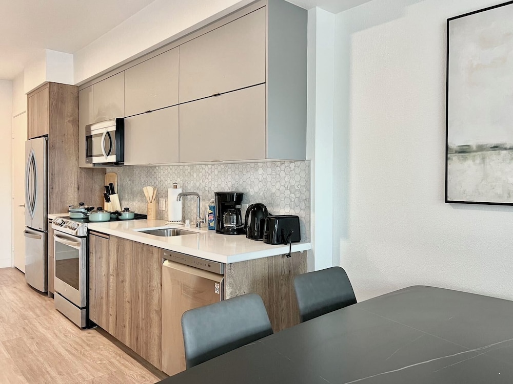 Stylish LA Studio Prime Location