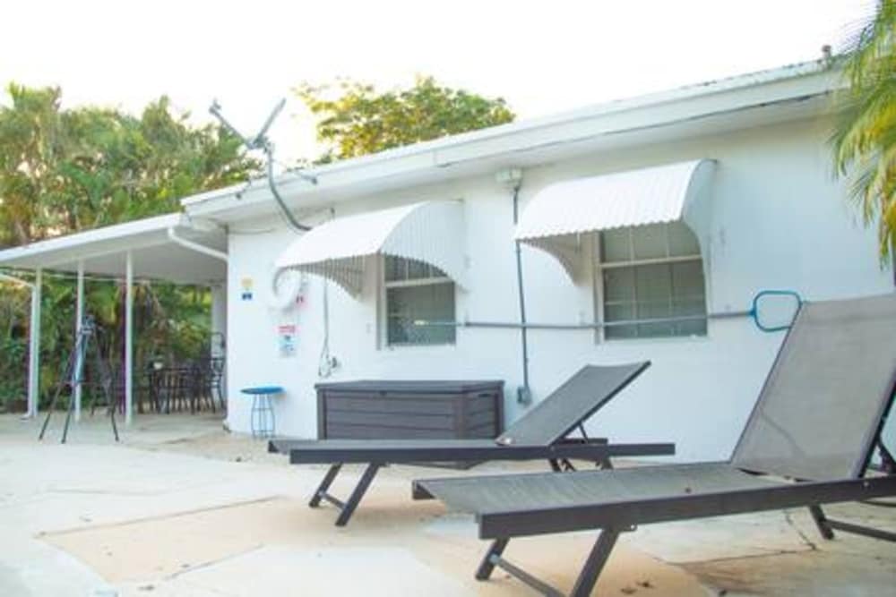 Charming 4BR Home With Heated Pool in Hollywood