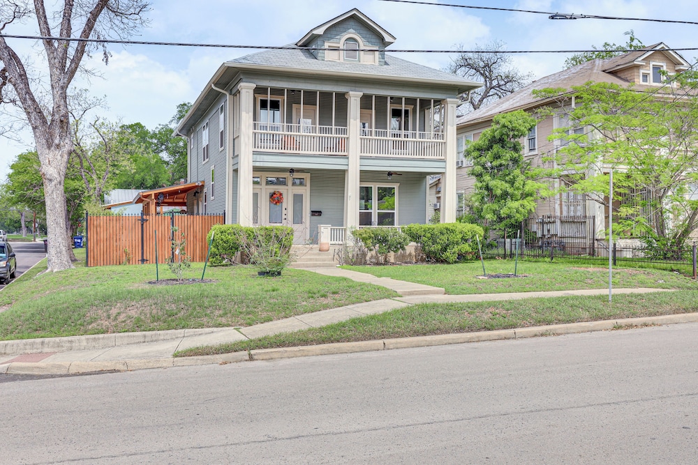 Near Zoo & Riverwalk: Spacious Home w/ Heated Pool