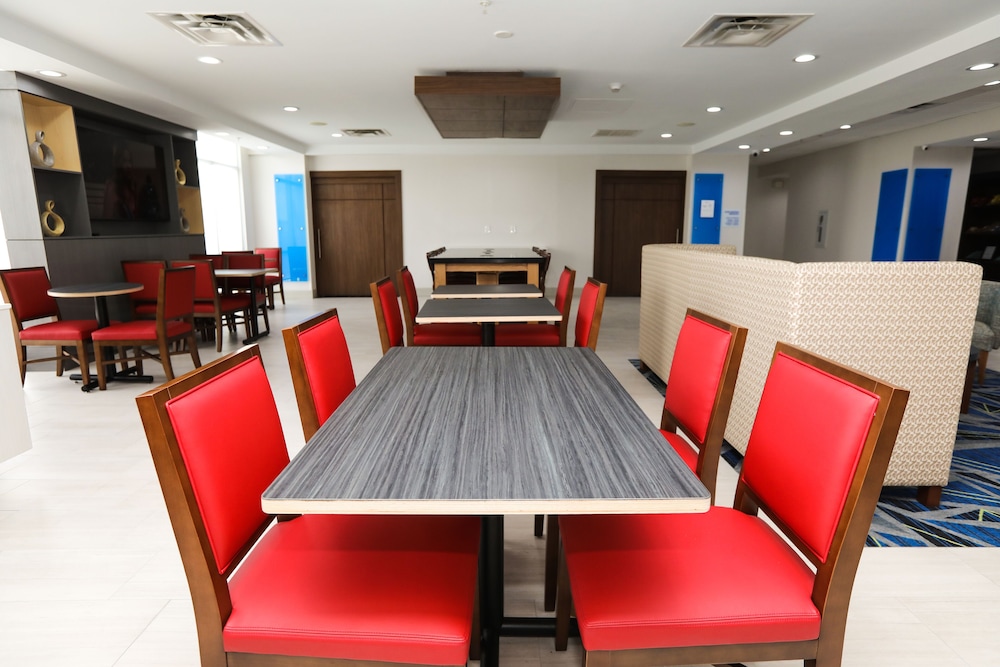 Holiday Inn Express : Hillsboro I-35 by IHG