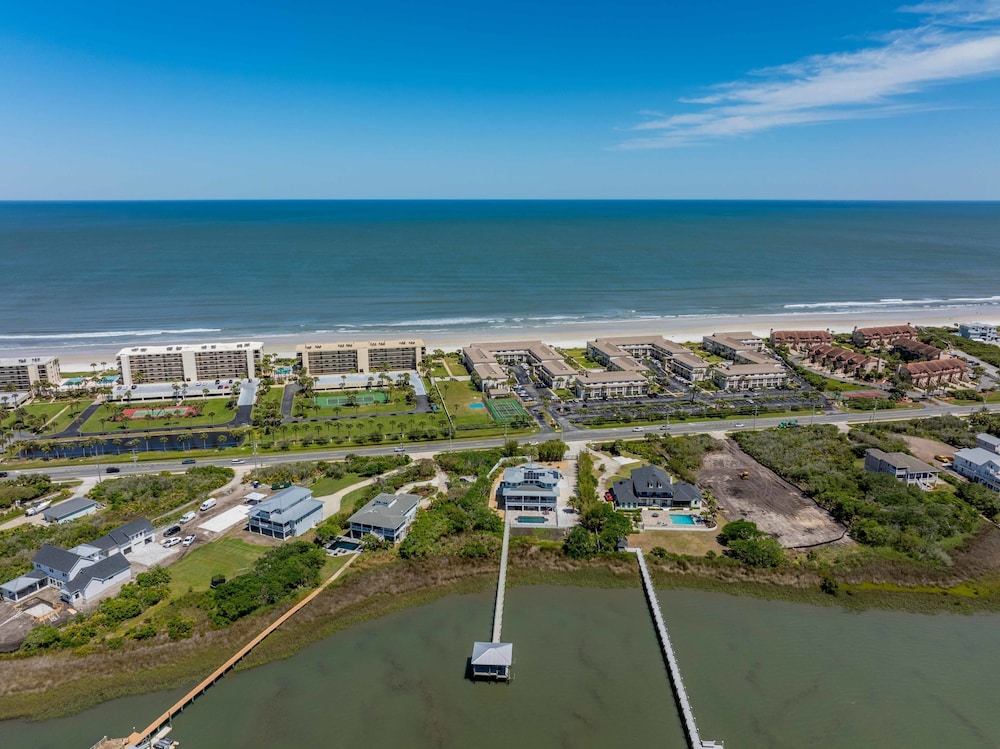400 Steps to Sand Waterfront Luxury w Dock Pool