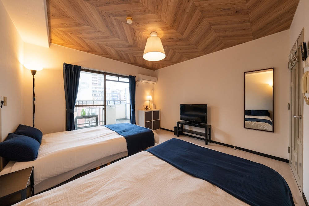 Namba West 5 connecting room