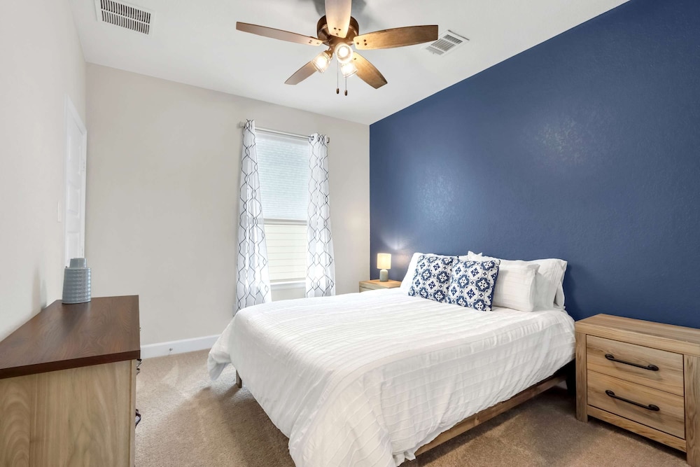 Dakota Cottage - Stay for 10