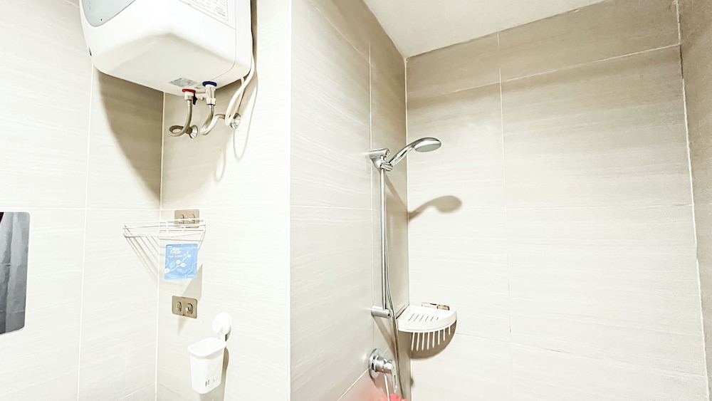 Spacious Studio Apartment West Vista Near Rawa Buaya Station
