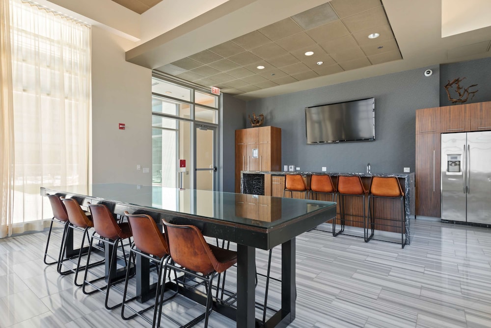 Group Stay 3 Penthouses in the Same Building