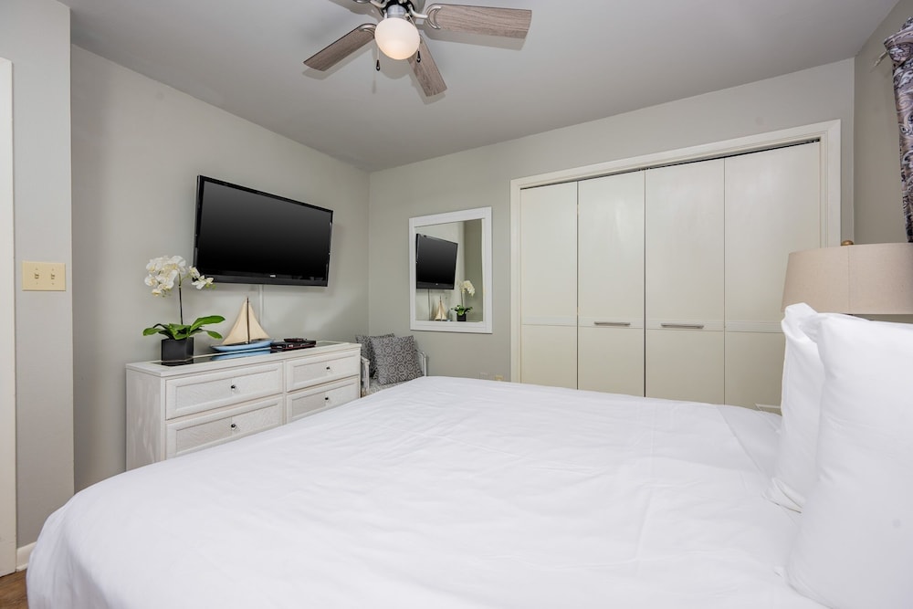 Phoenix Ii 2088 3 Bedroom Condo