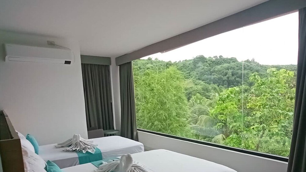 Anton's Loft Designer Resort Pansol