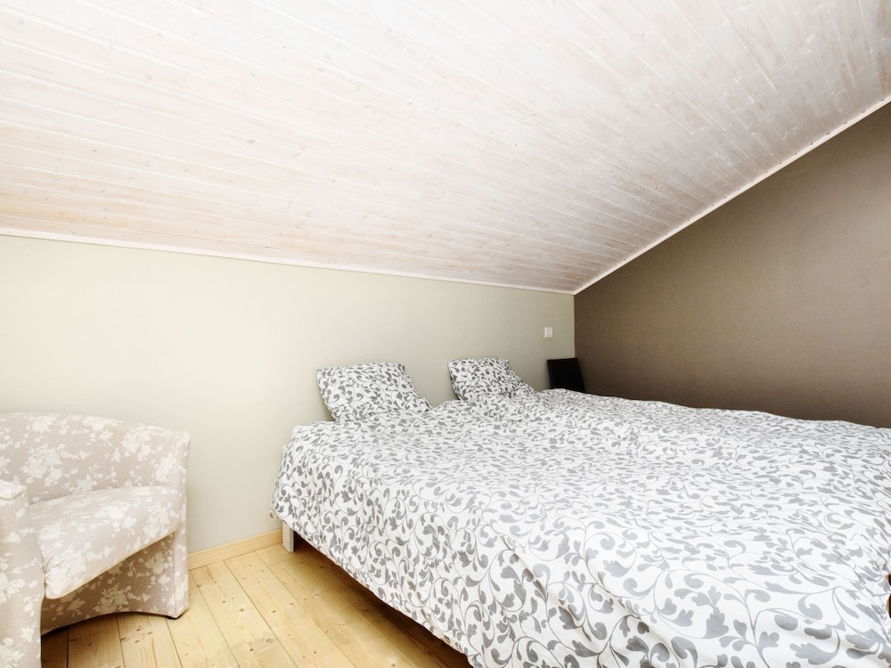 Spacious Family Villa in Soy view 5