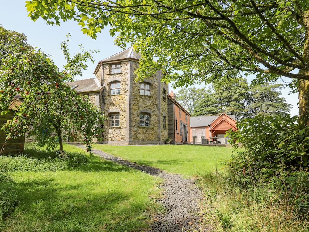 Nanthir House