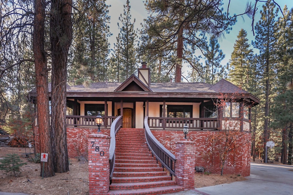 Summit Lodge 2