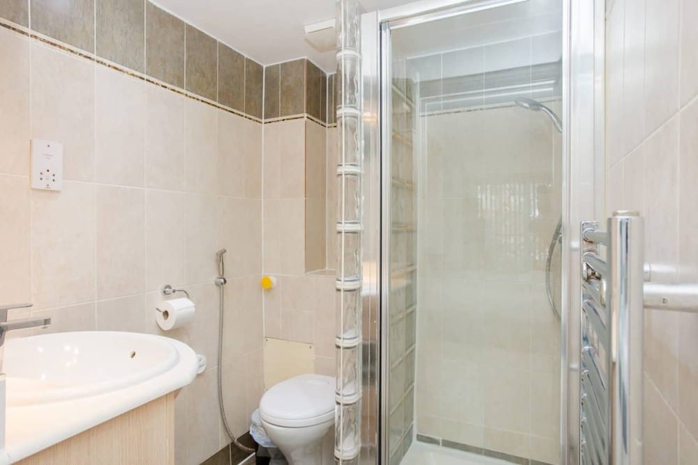 Homely 2 Bedroom Apartment in Maida Vale