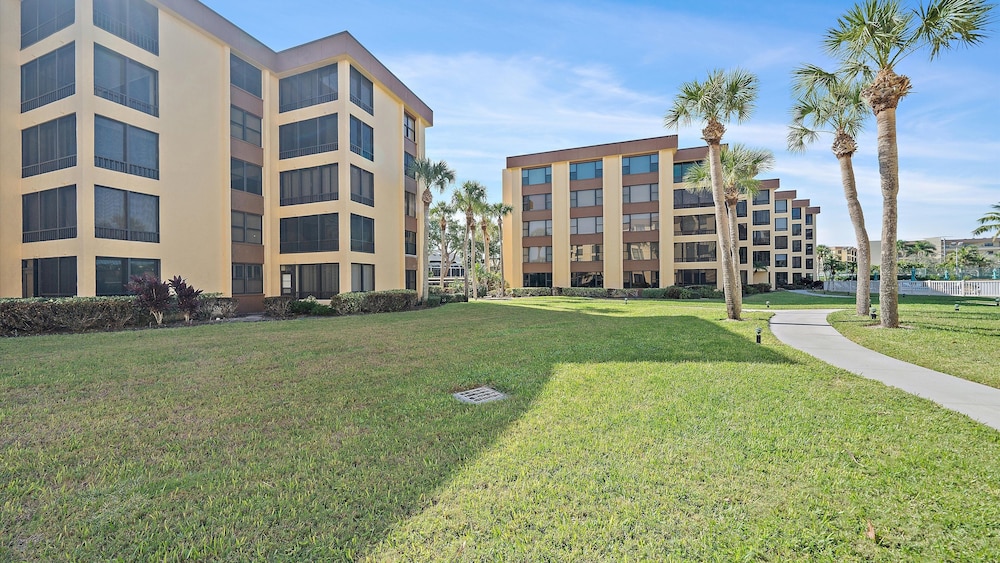 'bout Time 2 Bedroom Condo