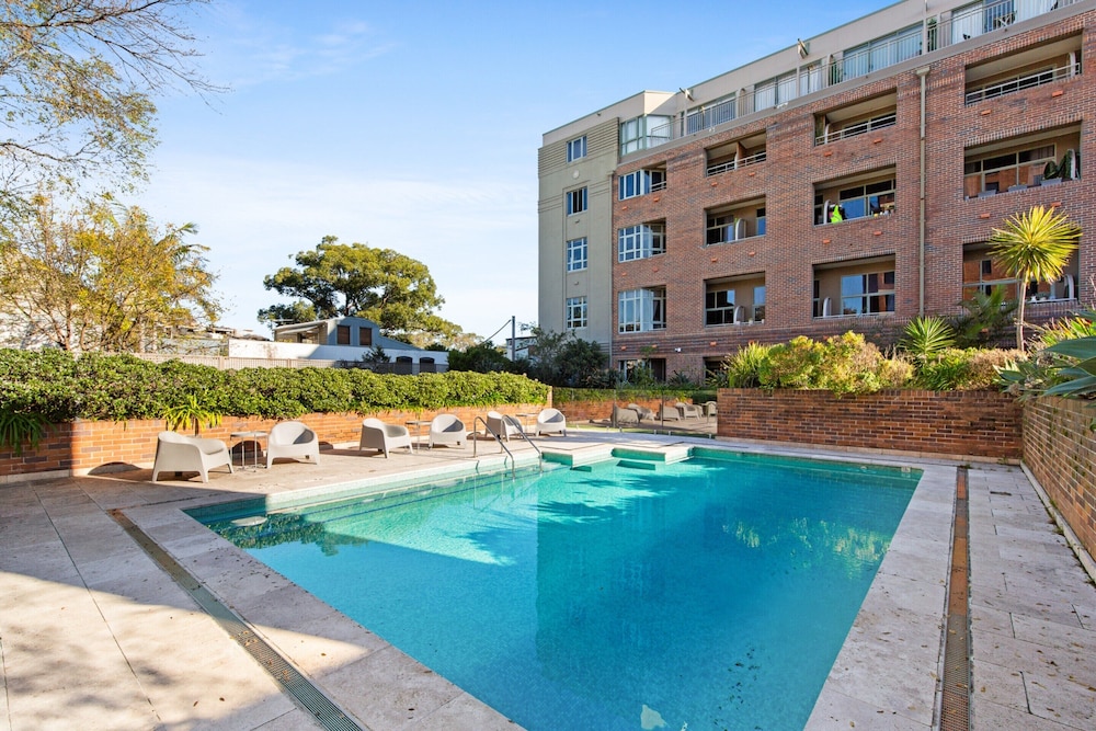 Stylish Studio in the Heart of Newtown With Pool