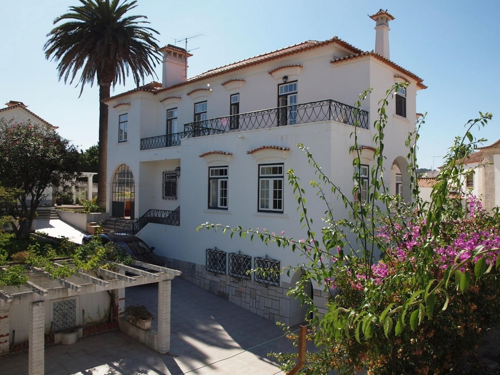 Sprawling Villa Near Alenquer view 4