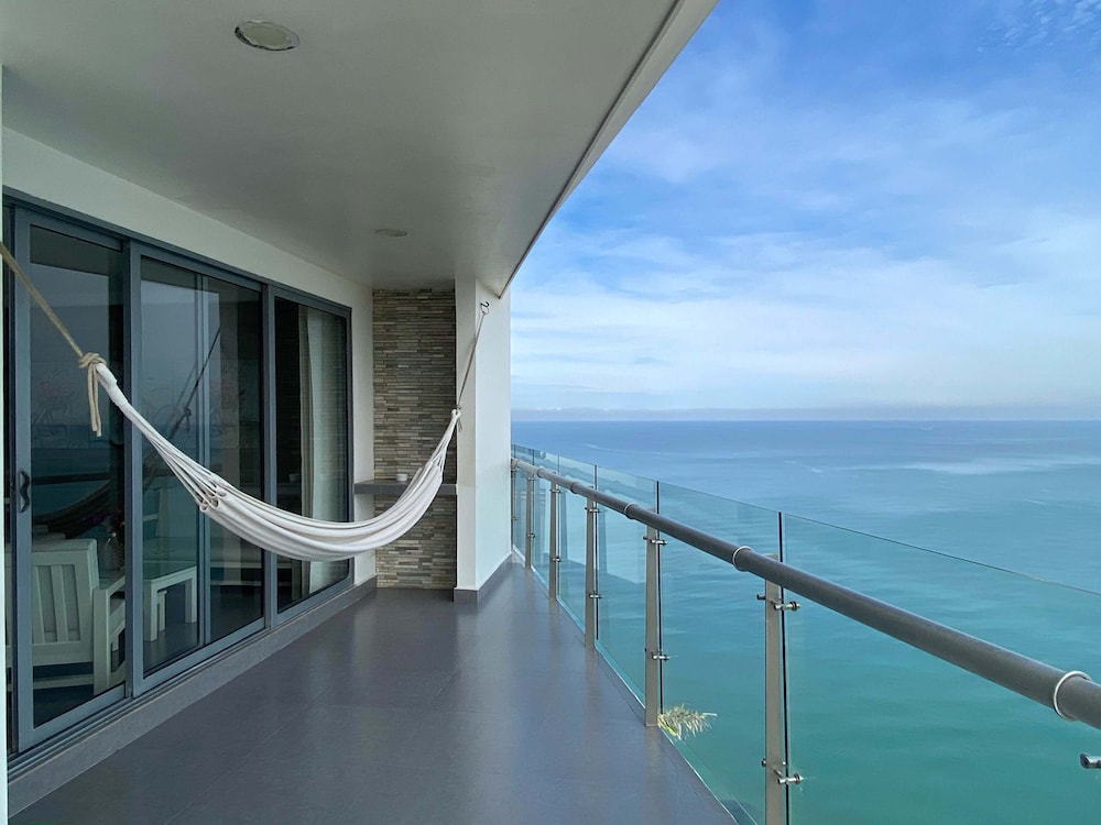 w Amazing 3BR w Ocean View in Marbella