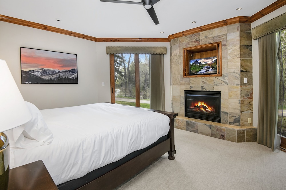 Brookside Townhome 103 3 Bedroom Townhouse