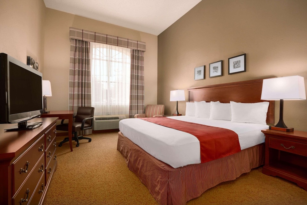Country Inn Suites by Radisson, Houston Intercontinental Airport East, TX - Property Image 18