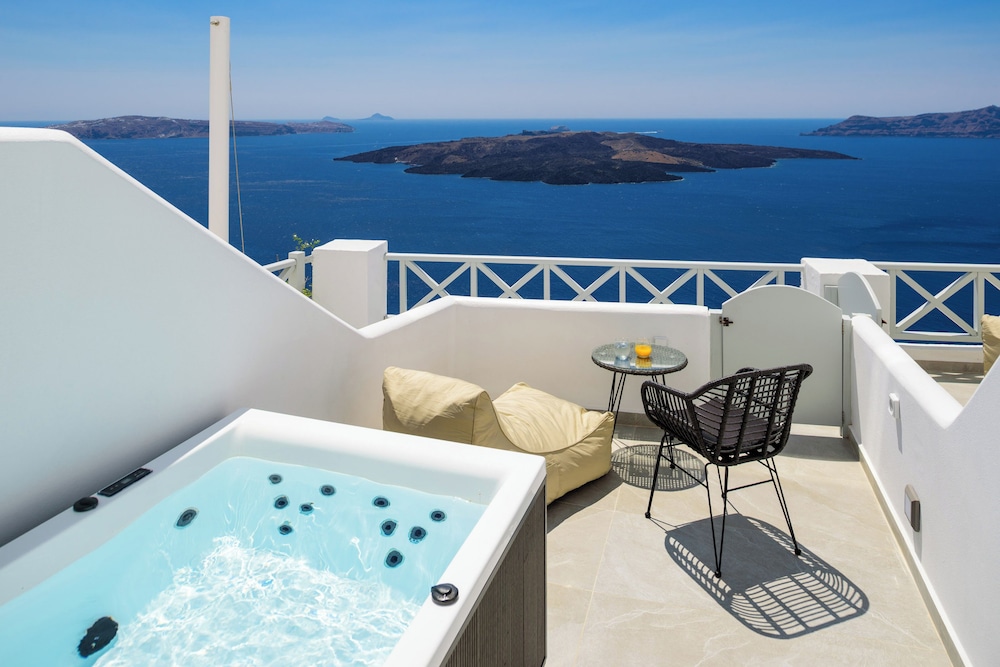 Elia Caldera Suites