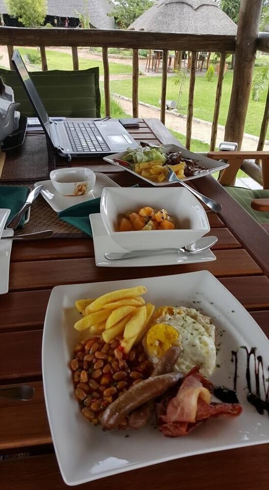 Makumutu Lodge & Campsite