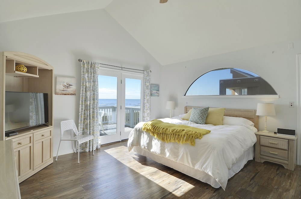 Beachfront Dolphin by Ryson Vacation Rentals