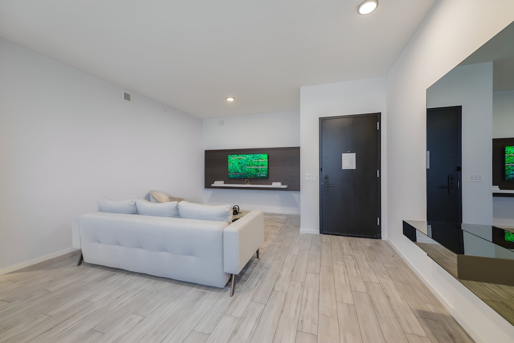 Exquisite Bay View Studio at Miami