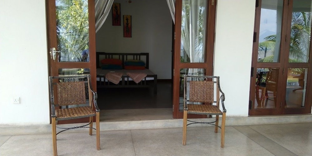 Negombo Holiday Home