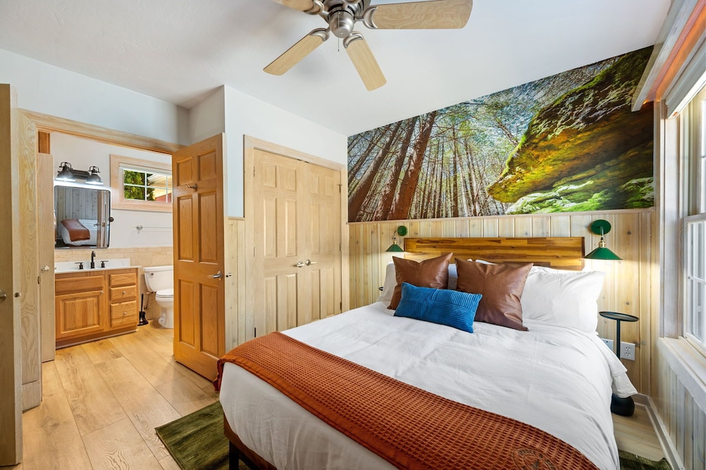 Spruce and Shore Motel