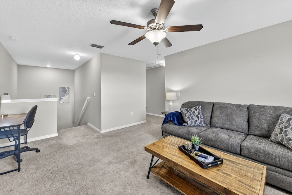 Spacious Getaway Near Apollo Beach 5 Bedroom Home