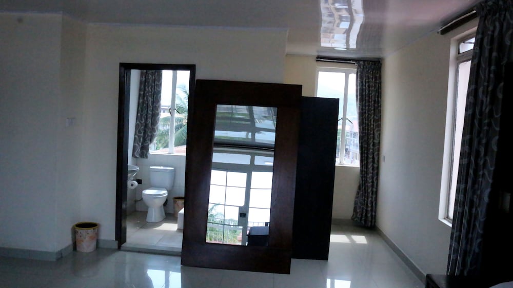 Metro Hotel