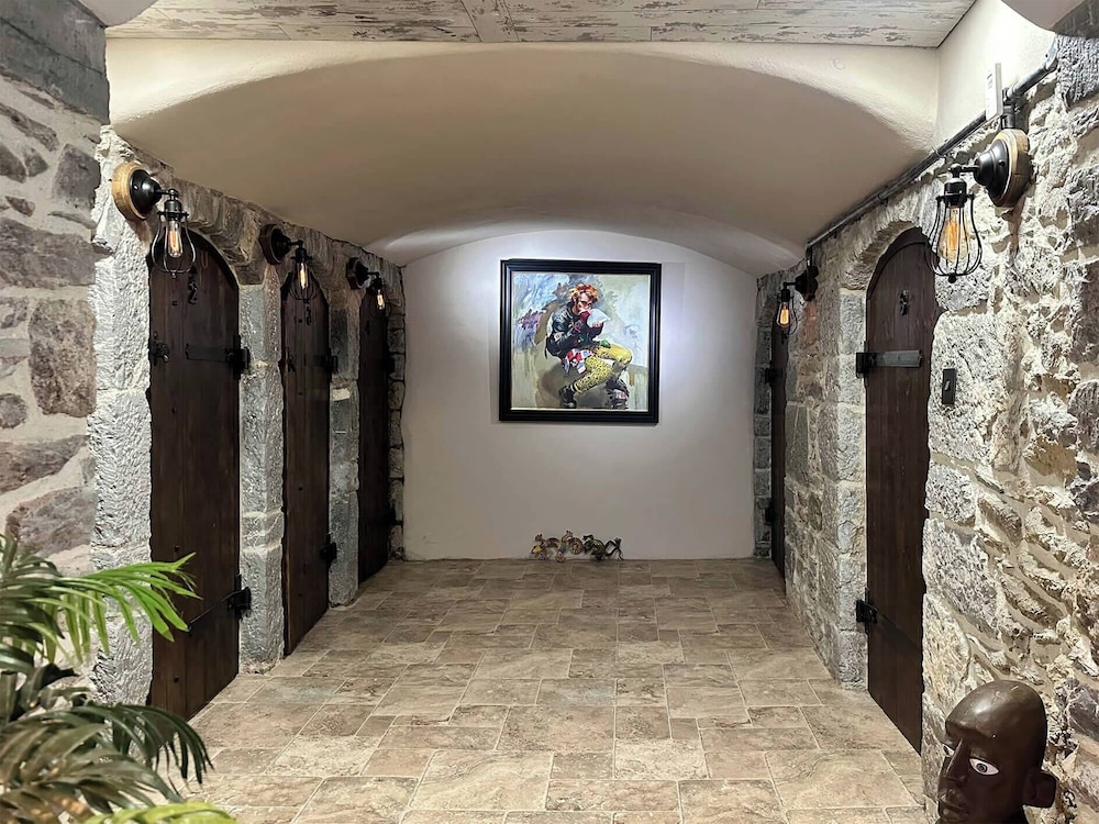 Barbican - Historic - Pets Ok - Parking - 5 Guests