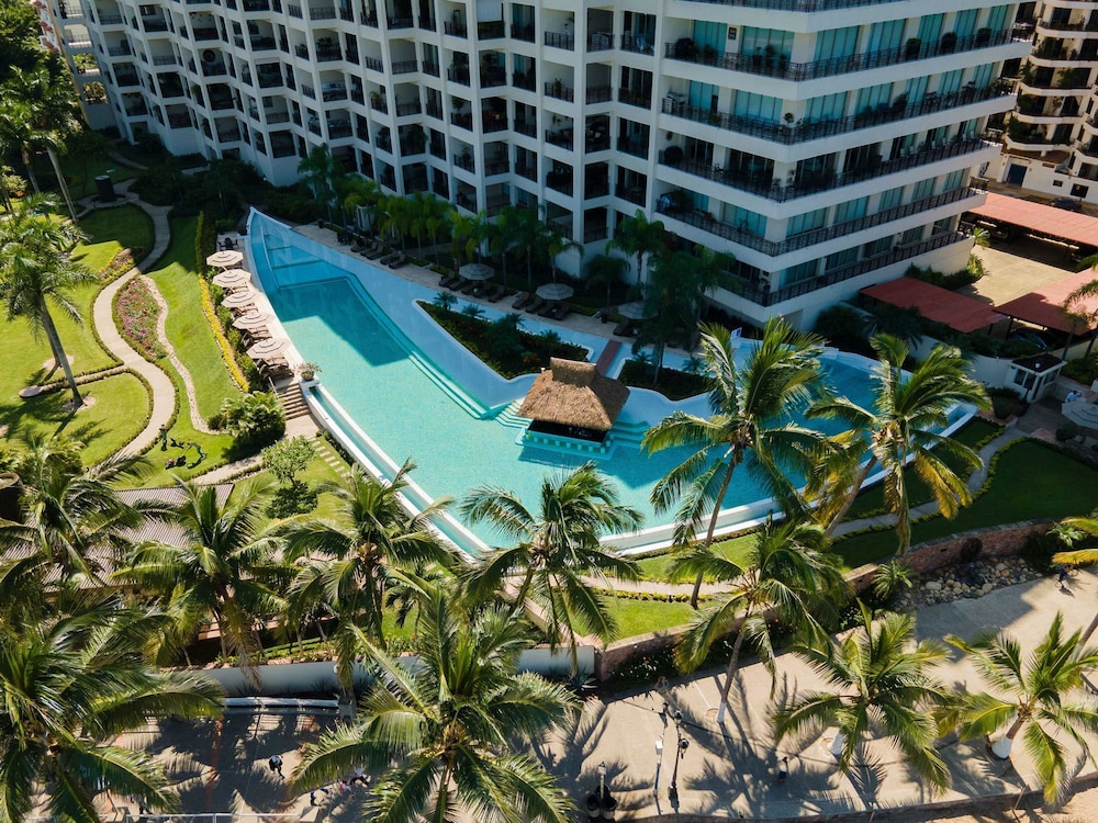 Ocean Front Amazing Views and Location Sleeps 8