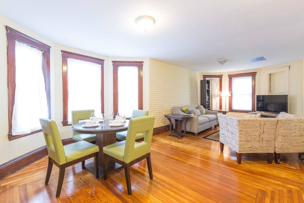 Boston Vacations - Airy Apartments by Starlight Suites - Property Image 1