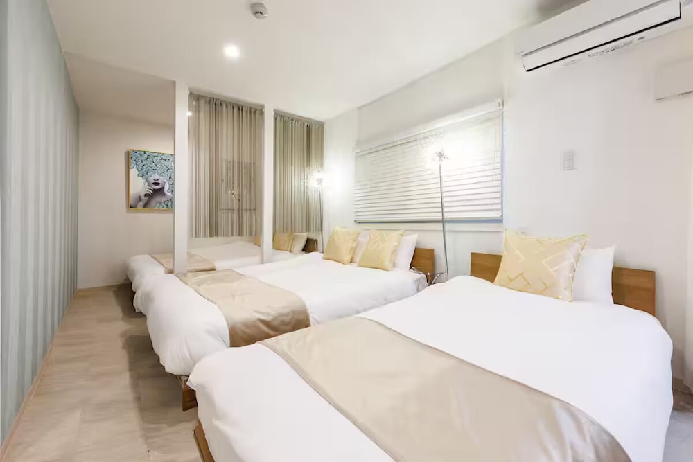 Kuromon Central Self Inn302