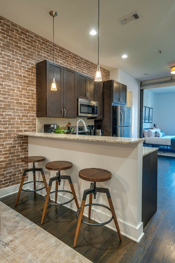 Lofts At 30th - Urban Lodge - Mins to Broadway!